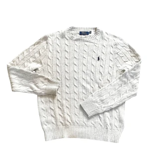 Vit kabelstickad tröja från Polo Ralph Lauren - Kabelstickad vit tröja från Polo Ralph Lauren i storlek S, riktigt fin och fräsch nu inför sommaren, vid frågor vänligen hör av dig. Pris kan diskuteras vid en snabb affär.