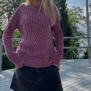 Kabelstickad tröja  - 🩷💜🩷💜🩷