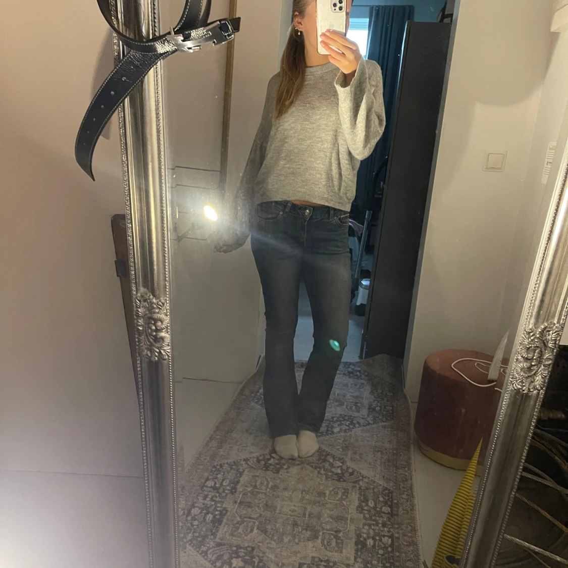 Grå stickad tröja - 1