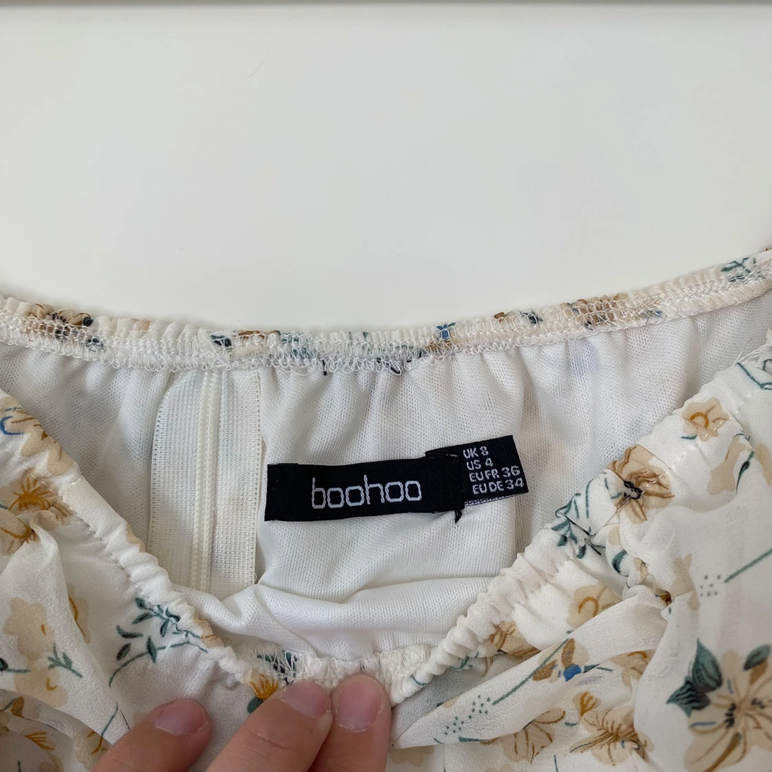 Blommig blus med puffärmar från Boohoo - 2