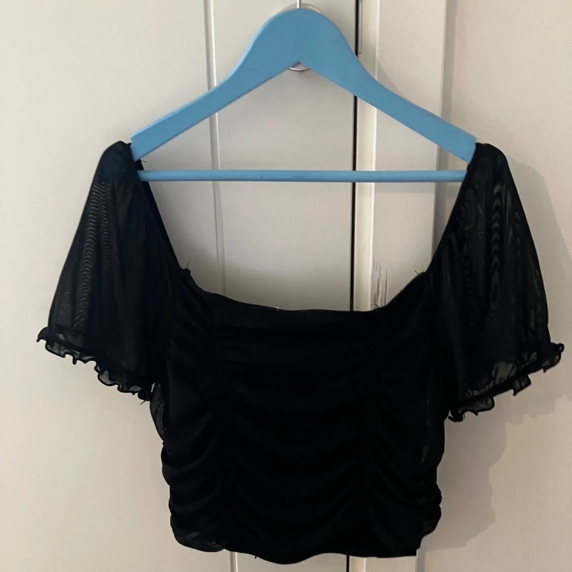 Svart croppad topp från H&M Divided - 1