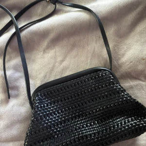 Svart clutch väska - Svart clutch/axelväska. Från Lindex🩷🩷