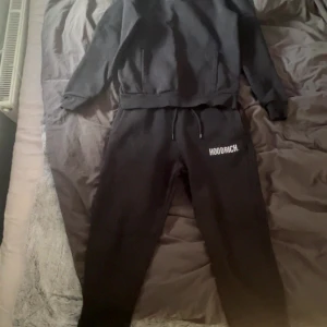 Hoodrich sett - Säljer ett Hoodrich sett som är i nyligt skick.