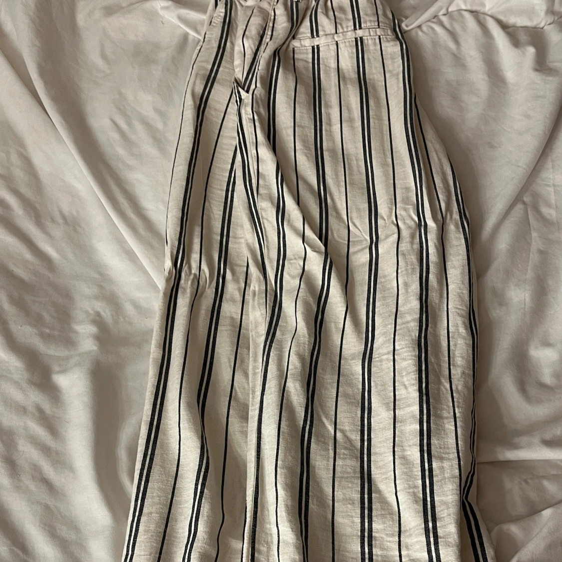 Randiga linnebyxor med vida ben - 2