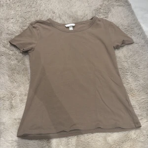 Basic beige t shirt - Vanlig beige t shirt 