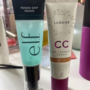 e.l.f. Power Grip Primer och Lumene CC Cream Tan - Säljer en e.l.f. Power Grip Primer i genomskinlig gel-formula och en Lumene CC Color Correcting Cream i nyansen 4 Tan. Primern ger en jämn bas och CC-creamen jämnar ut hudtonen med medium täckning och SPF 20. St, 150 kr, båda 300 aldrig använda🫶🏼