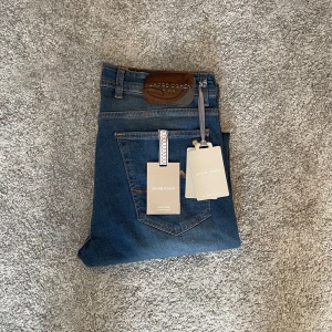 Nya Jacob Cohën jeans med tags - skick 10/10 | storlek W34 | Mått midja: 41cm Längd:108cm | modell straight fit | sprillans nya aldrig använda med tagsen kvar på  |
