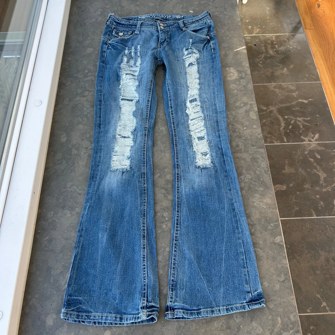 Bootuct jeans med slitningar y2k