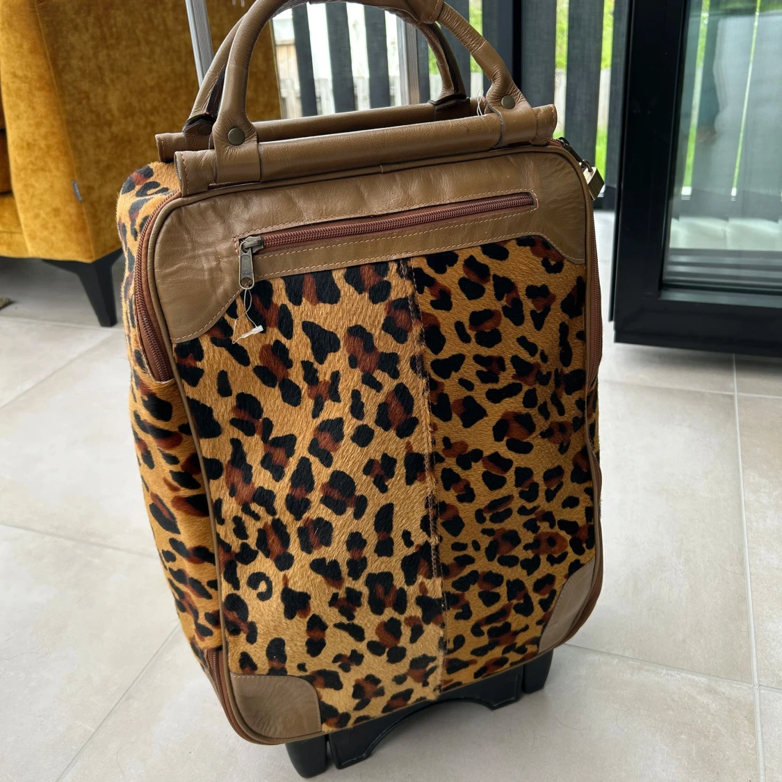 Leopard res väska i läder