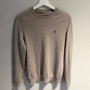 Morris tröja  - En Morris tröja i fint skick har knappast använt. Har dock dragit bort lappen för den gjorde så att tröjan veks konstigt i nacken 