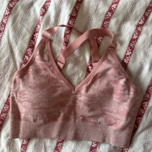 Sport bh  - Snygg svart topp från Zara. I bra skick, använd några gånger. Snygg knytningsdetalj i sidan. Storlek M. 