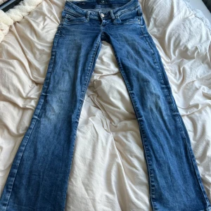 Blå bootcut jeans från LTB - Snygga blå bootcut jeans från Ltb i modellen Valerie.använda men i bra skicka💗