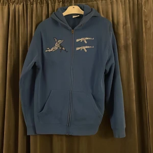 One of one hoddie - One of one hoddie i grymt skick, perfekt till sommaren! 499kr, vid snabb affär billigare! Skriv om du har funderingar