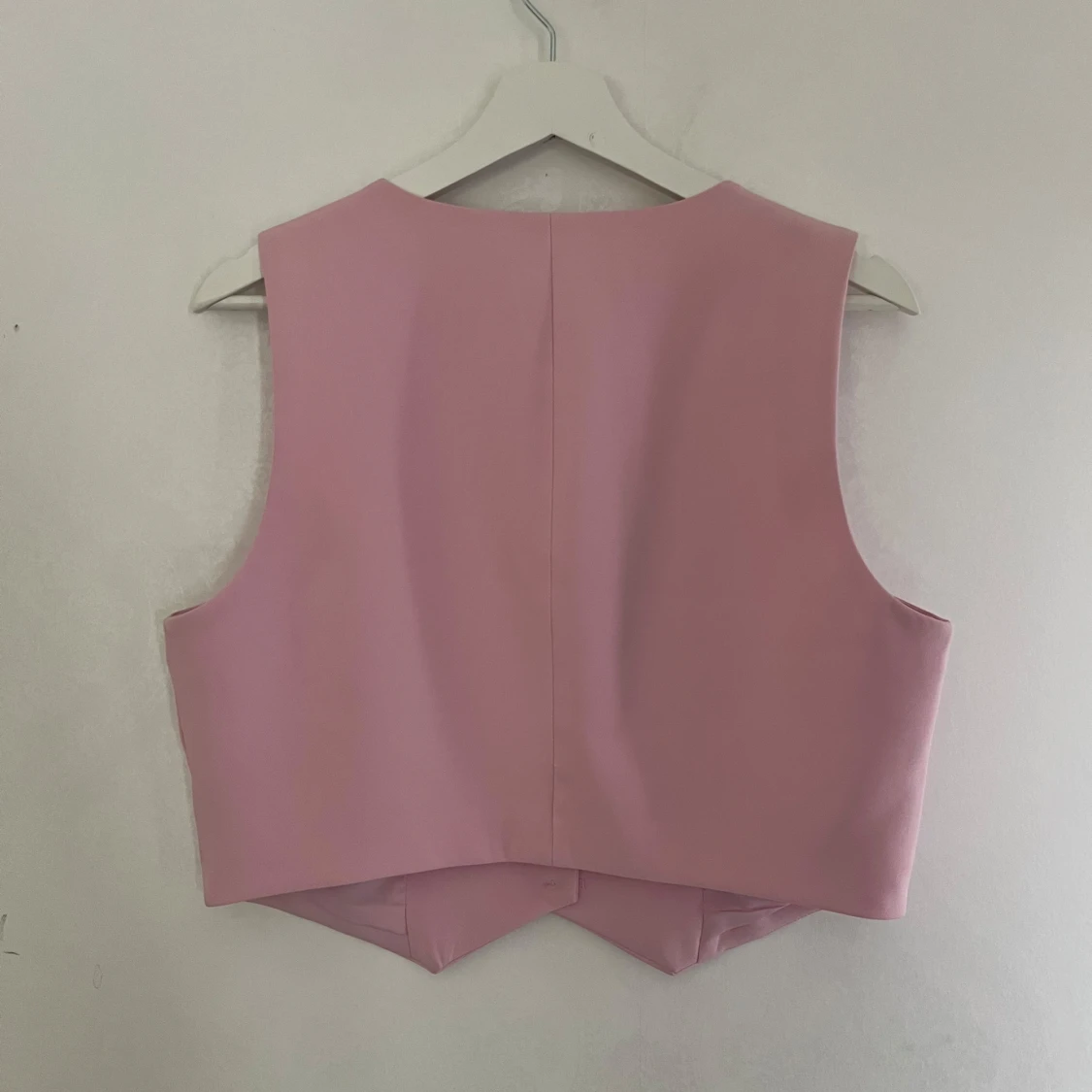 Ljusrosa väst med knappar - 1