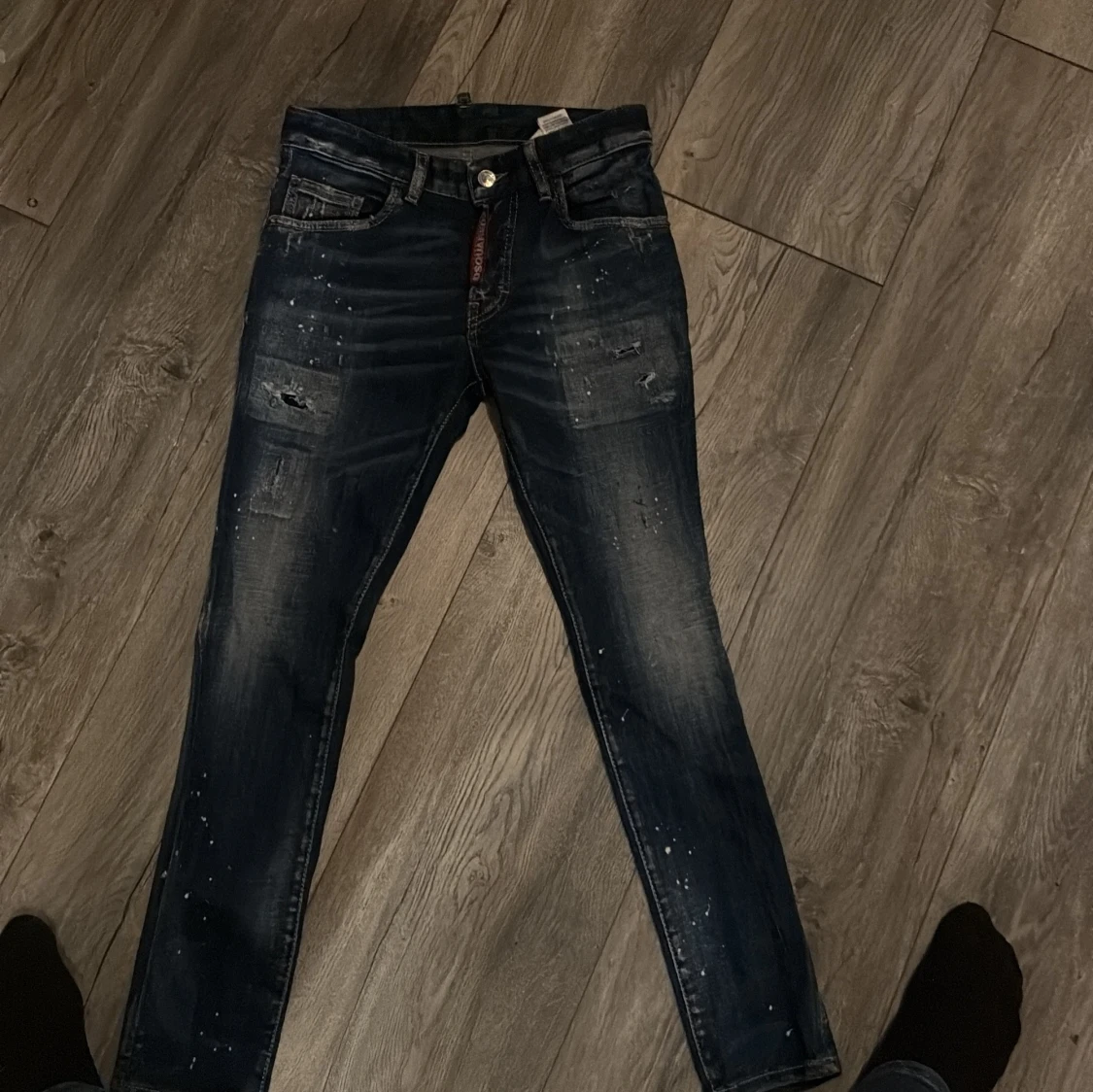 Mörkblå Dsquared2 jeans med slitningar