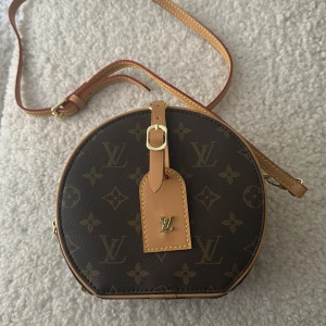 Trendig väska  - Oanvänd väska. Finns i Olskroken, Göteborg. 