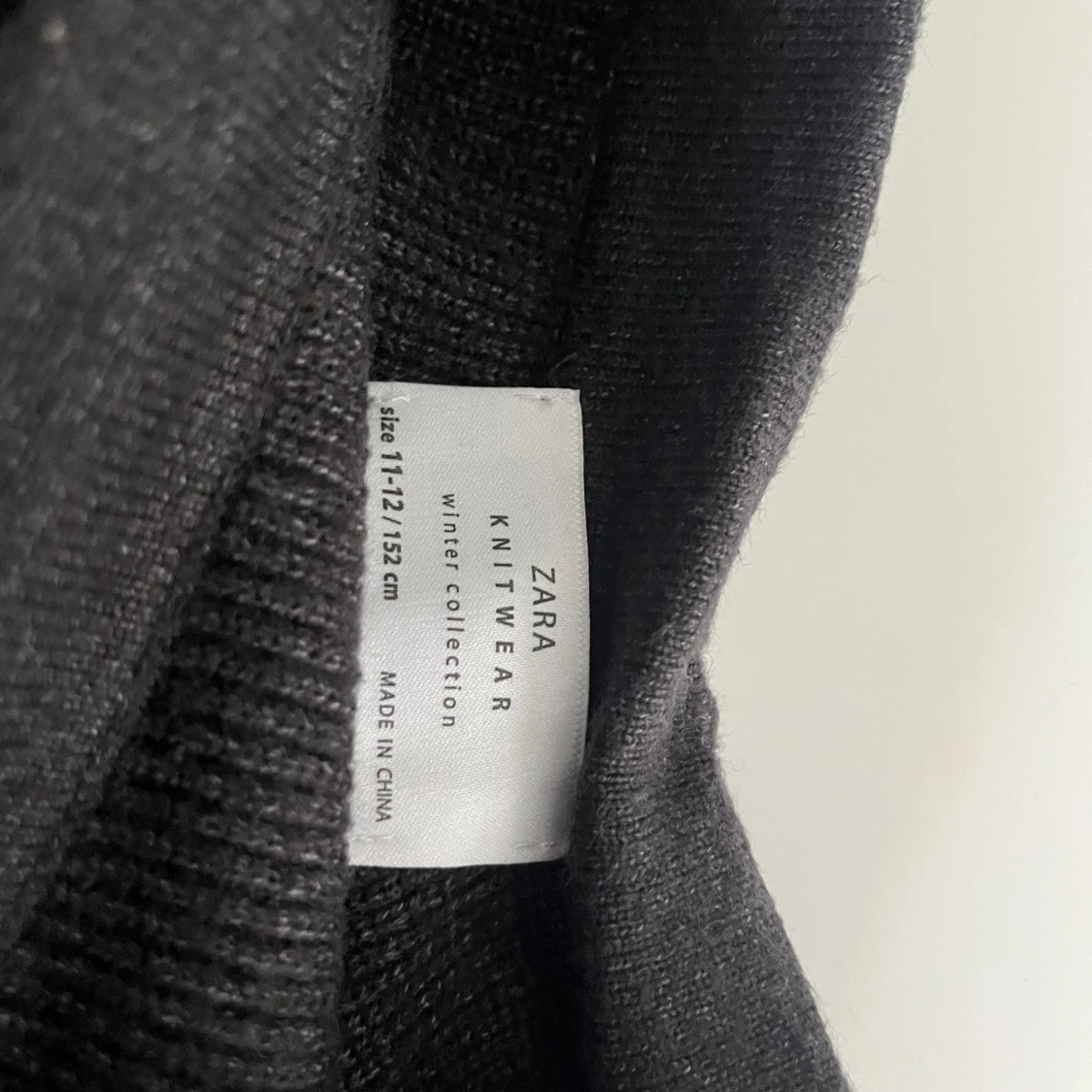 Svart stickad kjol från Zara - 2