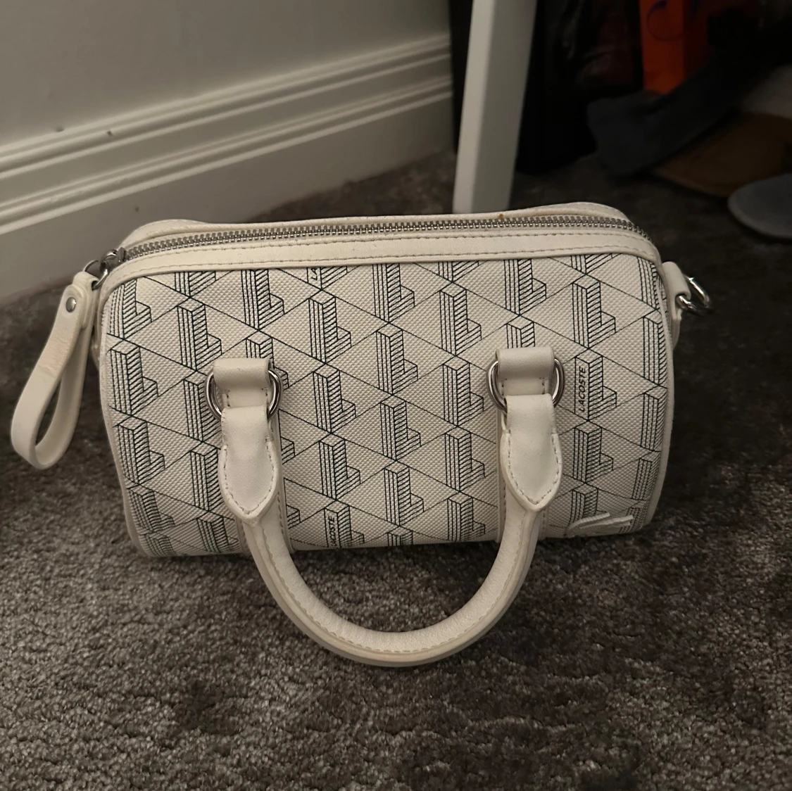Vit handväska från Lacoste