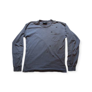 Enfants Riches Déprimés Sweater - E.R.D. Distressed sweater😍Den är omsydd för en mer slim passform och har därmed ingen industry tag❗️Storlek M men passar även S vid mer oversized fit💯Längd: 70cm, Bredd: 50cm👍Kom DM vid fler frågor🙏