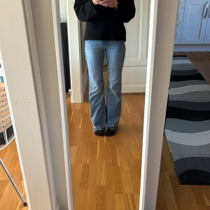 Lågmidjade ljusblå jeans only tall - ONLTIGER
