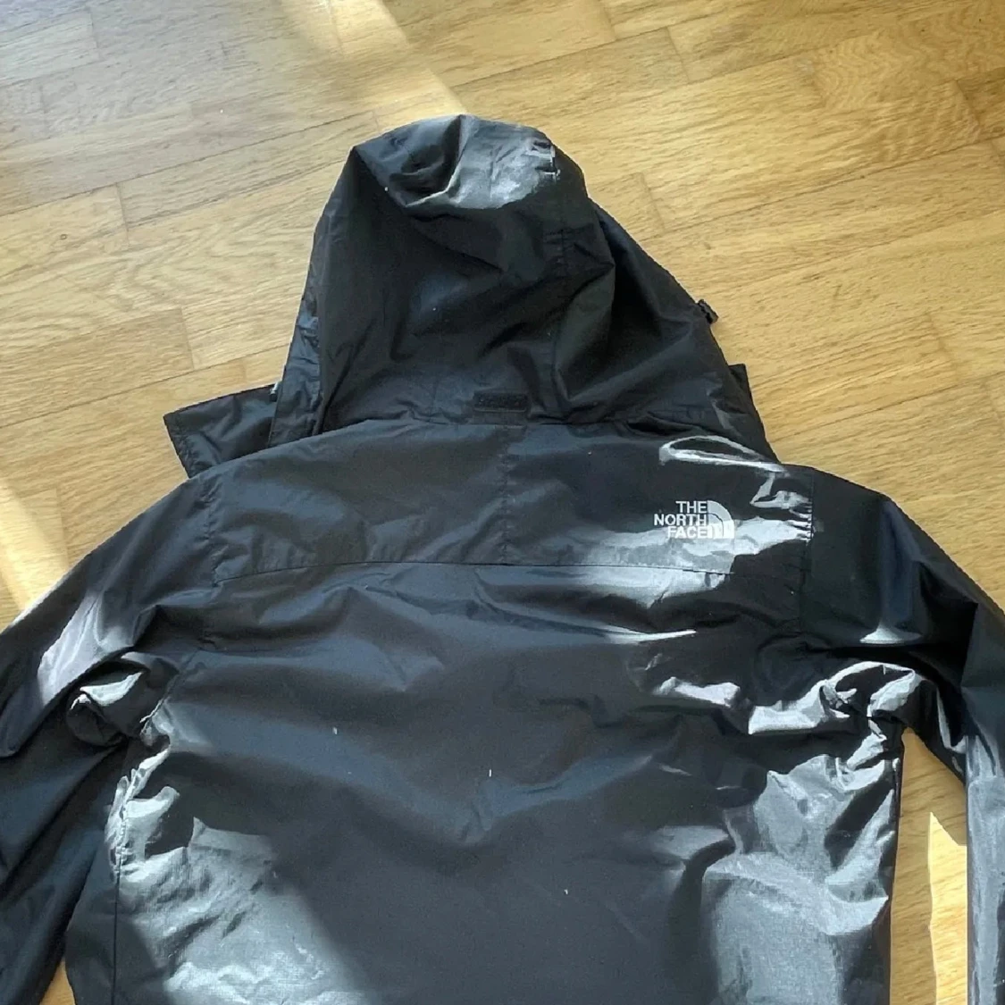 Svart vindjacka från The North Face Summit Series - 1