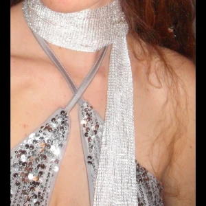 Vit/Silver Scarf - endast testad, aldrig använd.