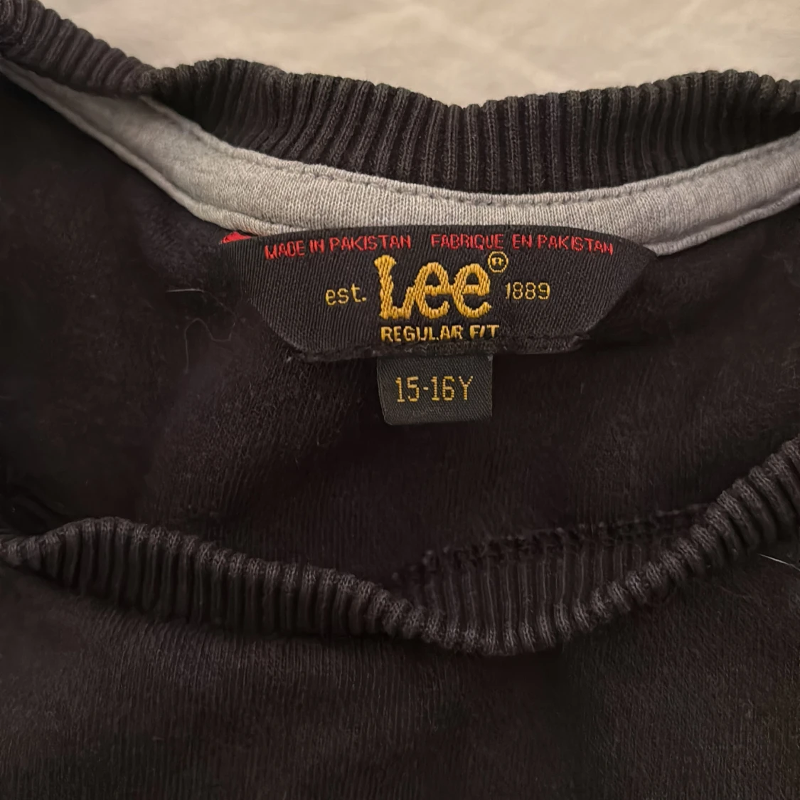 Svart sweatshirt från Lee - 2