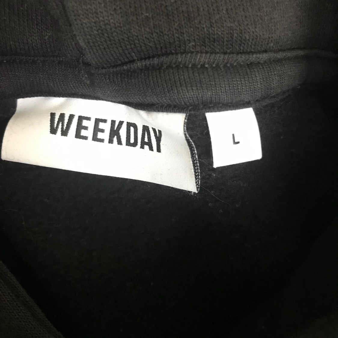 Svart hoodie från Weekday - 2