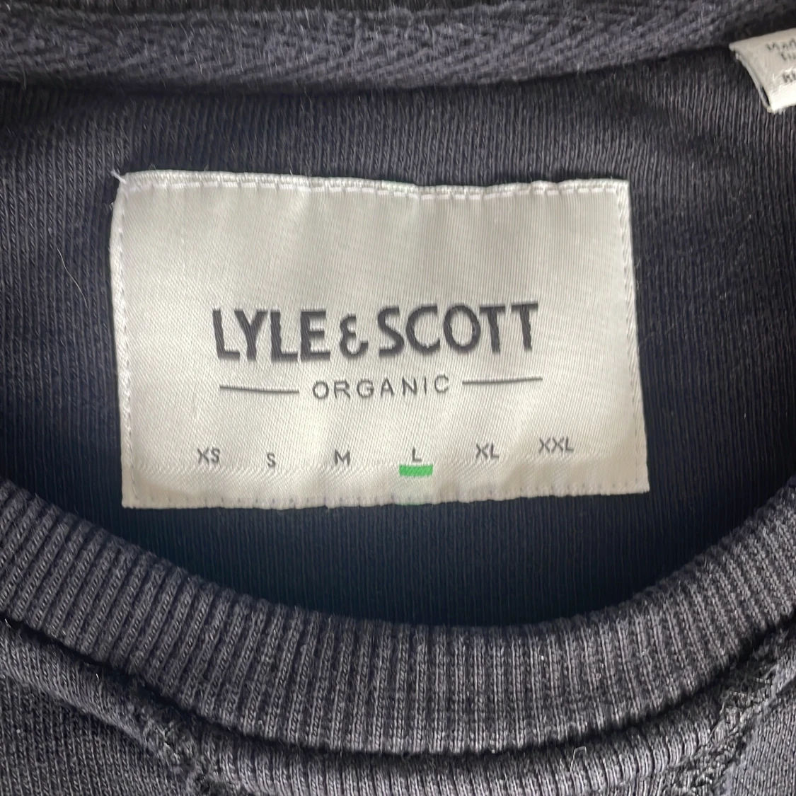 Svart tröja från Lyle & Scott - 2