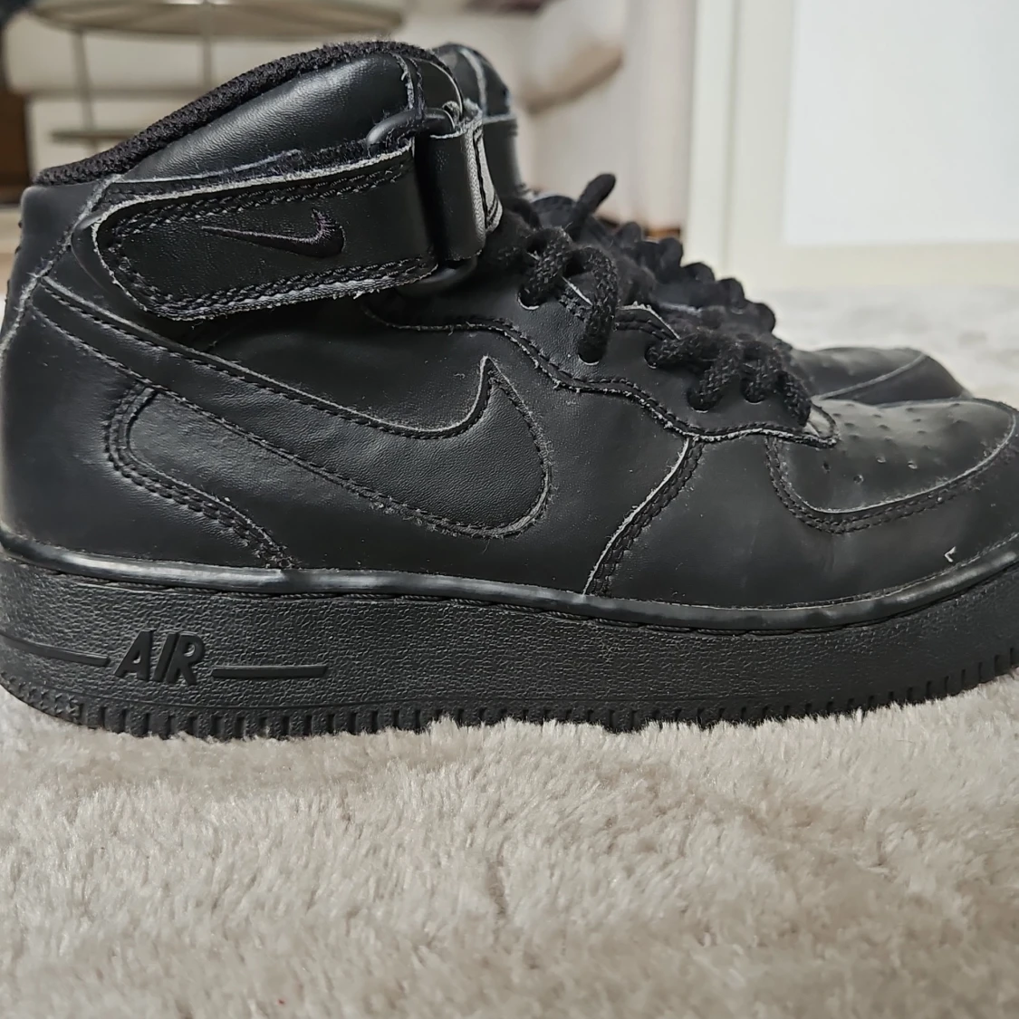 Svarta nike air force ones - 4