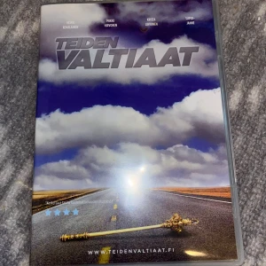 Teiden valtiaat dvd - Teiden valtiaat dvd. Testattu toimivaksi. Kielet suomi. Kissatalous MMM Mikäli hinta ei miellytä tarjoa rohkeasti Katsothan myös muut ilmoitukseni!!