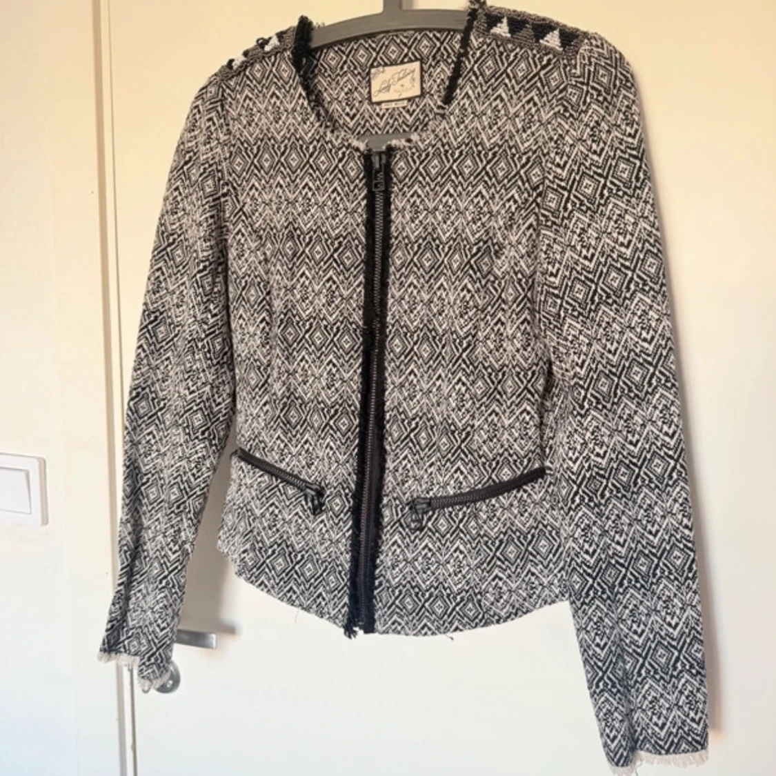 Svartvit mönstrad jacka från La Redoute - 1