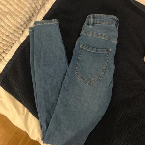MOLLY Gina tricot skinny jeans  - Blåa skinny jeans Molly från Gina tricot ✨ storlek S & säljs för 40kr.