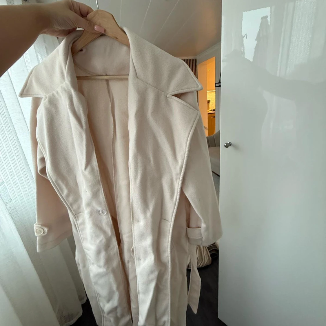 Beige kappa med bälte - 2