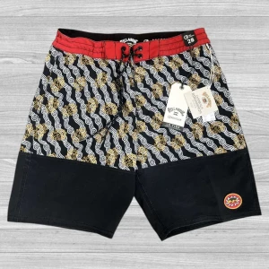 Billabong badshorts - Snygga badshorts från Billabong med svart och gult vågigt mönster, röd midja med snörning och svarta ben. Bakficka i gult och svart med logga. Perfekta för stranden eller poolen, riktigt coola detaljer och unik design.