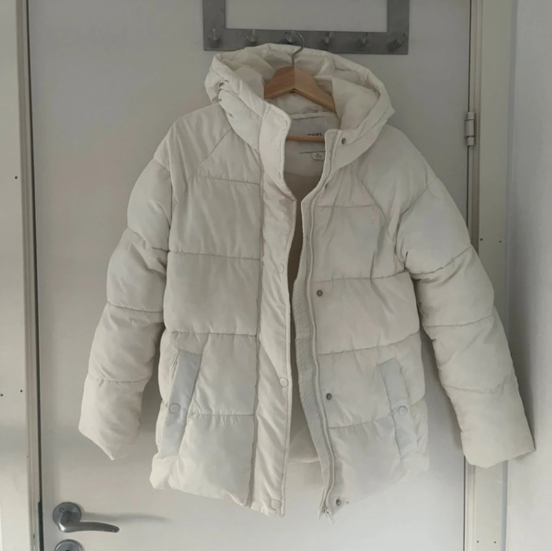 Vit pufferjacka