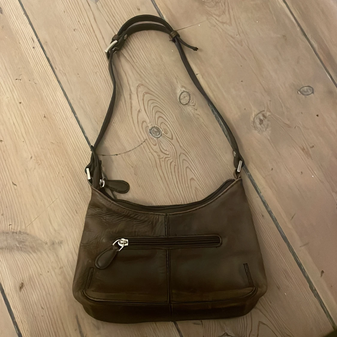 Brun axelväska i skinn från Boxca