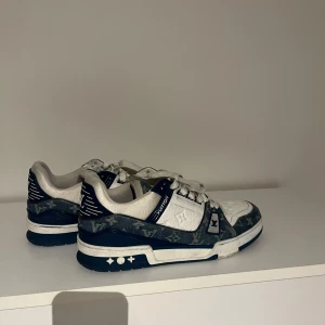 Louis Vuitton sneakers blå/vit - Storlek:43 , Skick:7,5/10