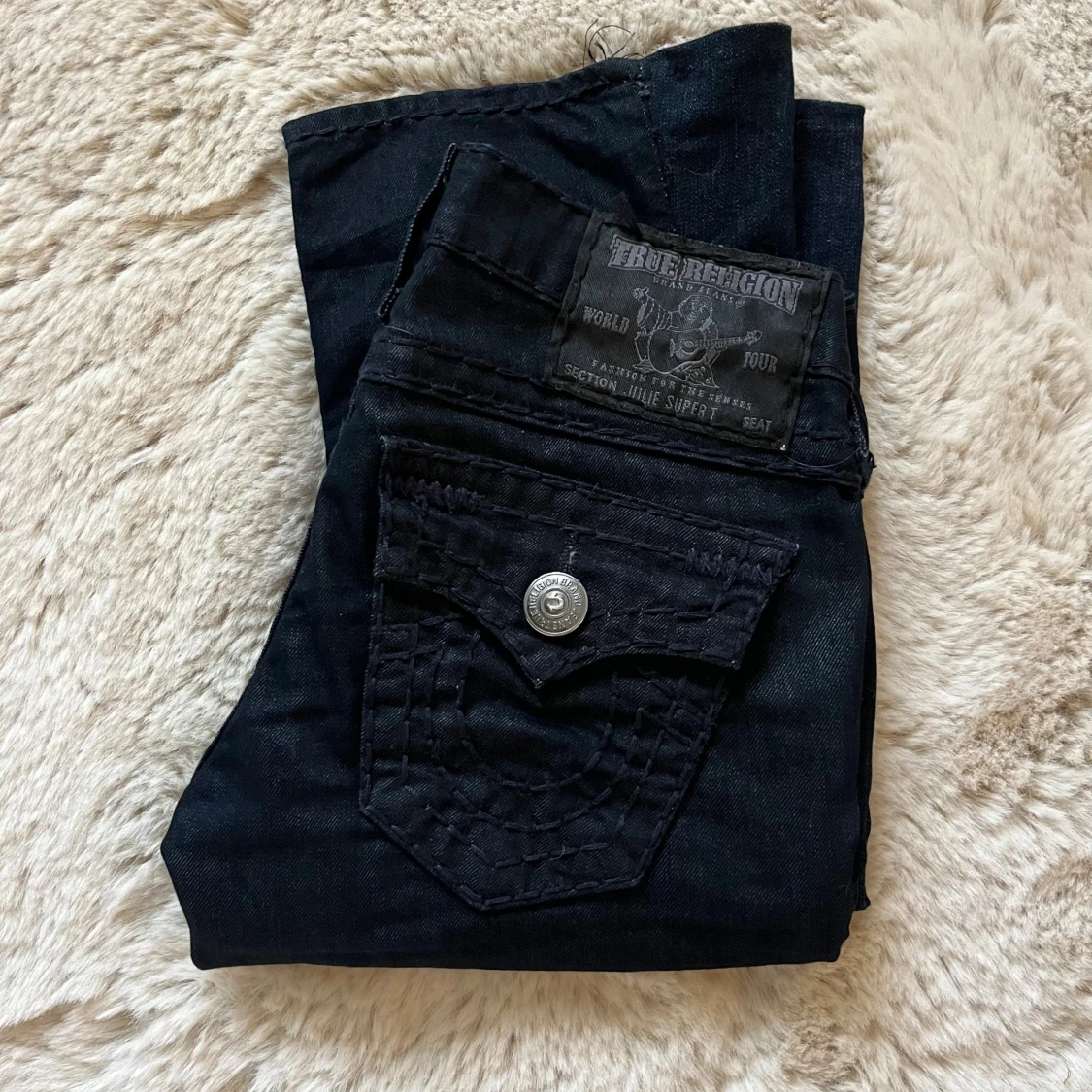 Svarta True Religion jeans med detaljer - 3