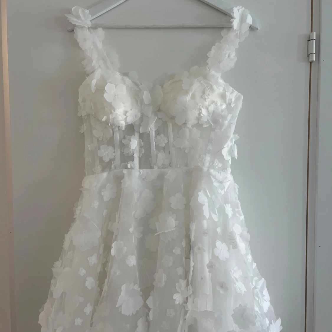 Bella Barnett - Lali Sleeveless Flowers Mini Dress