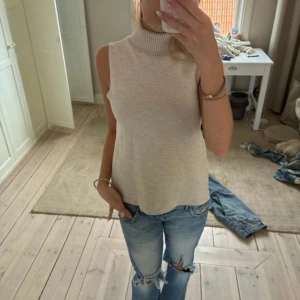 Topp - Stickad topp med turtleneck!
