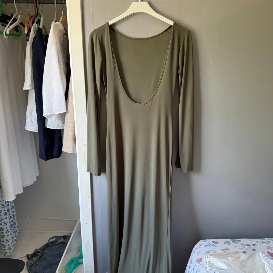 Grön långklänning från Boohoo - 1