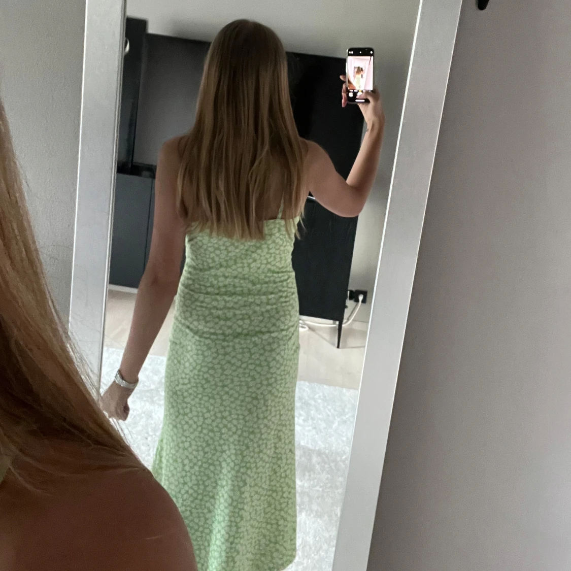 Grön blommig långklänning  - 1