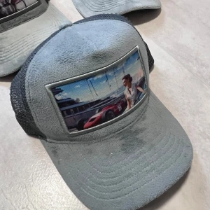 Revenite velvet keps limited edition - Revenite Limited Edition keps 🧢✅ Skick: Mycket bra ✅ Bekväm passform & stilren look 💸 Pris: 199 kr  📩 Skicka DM vid intresse eller frågor!