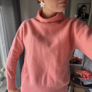 Kashmir tröja - Superfin kashmirtröja i tjockt material! Korallfärgad😙💖