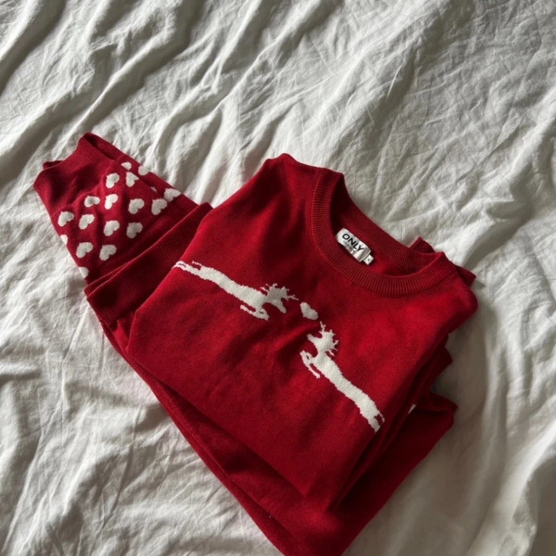 Röd jultröja med hjärtan från ONLY - 1