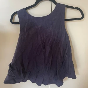 Club Monaco top  - Använd ett fåtal gånger. Nypris 1200kr