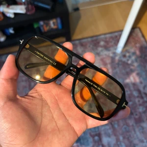Tomford glassögon  - Hej säljer ett par tom Ford glasögon för 700kr kan även byta mot rayban boyfreinds 