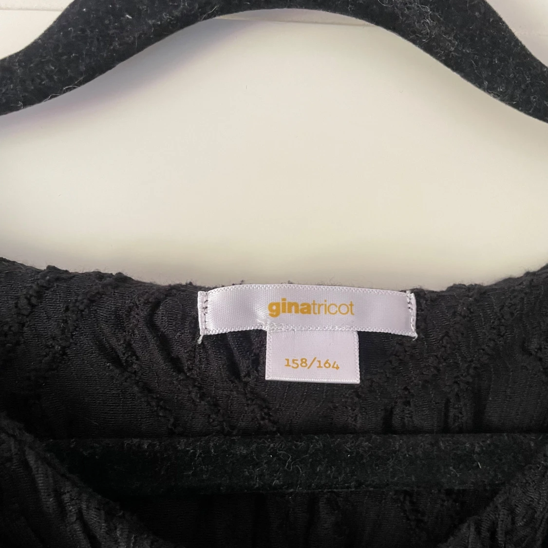 Svart volang topp från Gina Tricot - 2