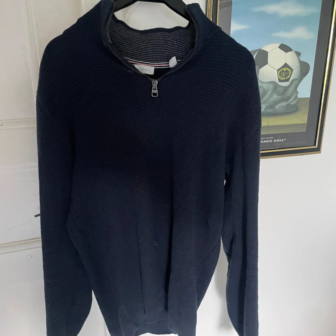 Mörkblå stickad tröja från Esprit